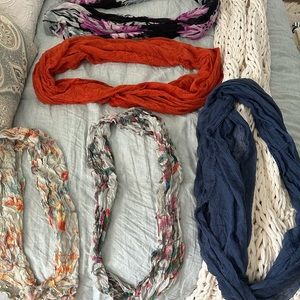 🧣Bag of beautiful scarves 🧣
